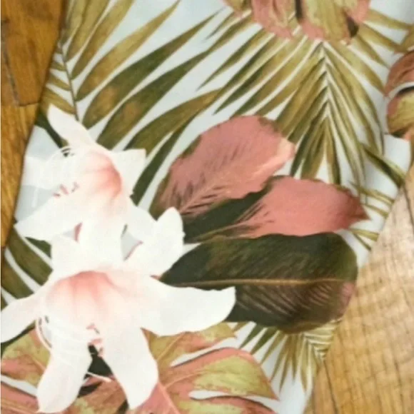 🌸🌴👟EUC Old Navy Active Tropical Floral Cropped Yoga Pants MED - Picture 6 of 6
